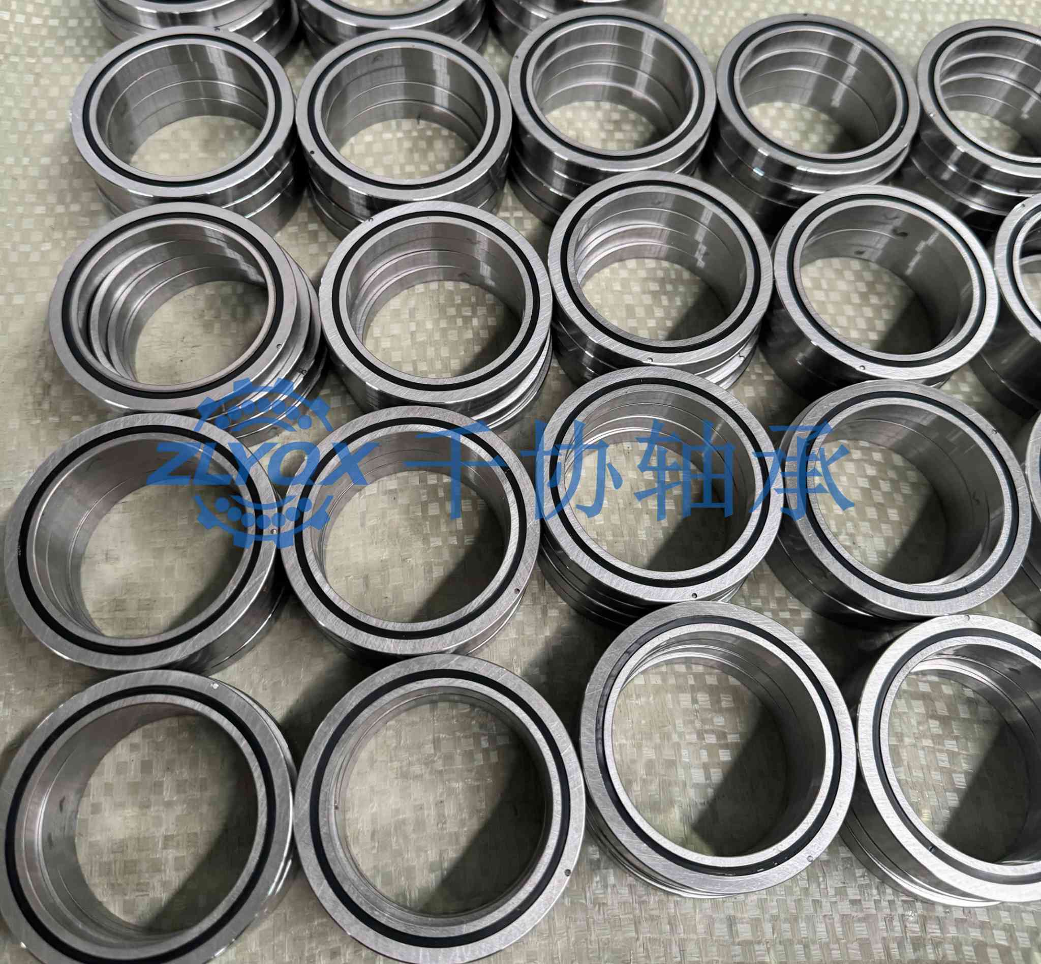 交叉滚子轴承在工业机器人腕部关节的应用特点